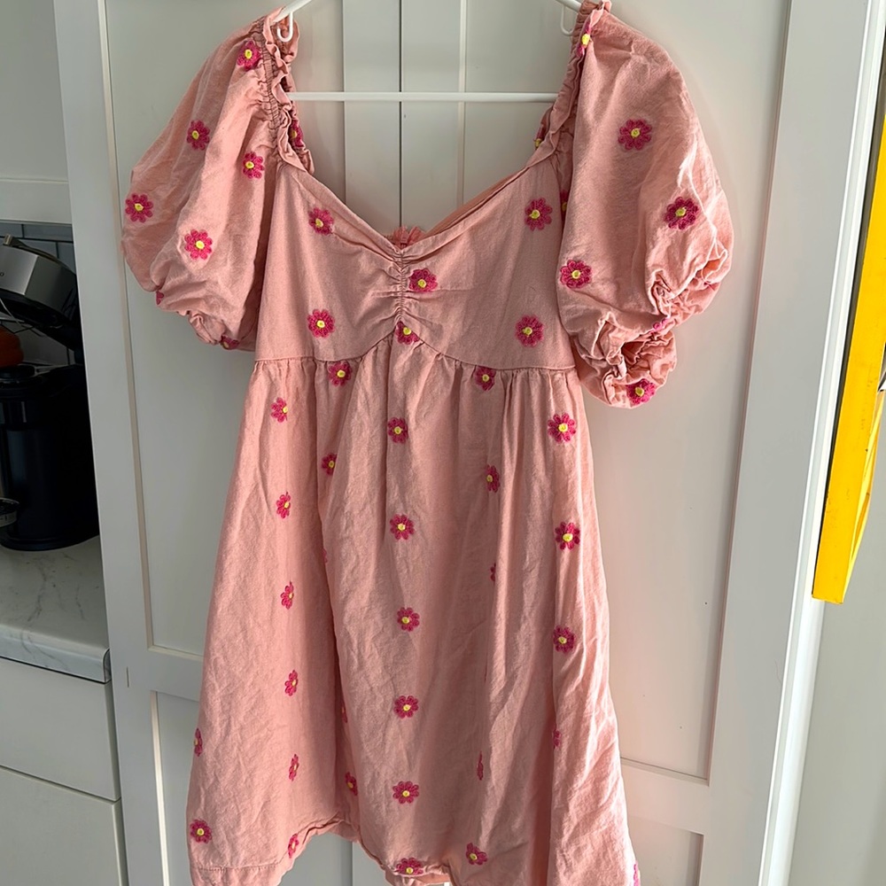Pink daisy dress size Large